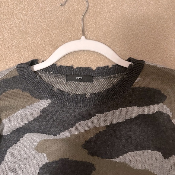 Fate camo oversized sweater size small - Picture 2 of 2